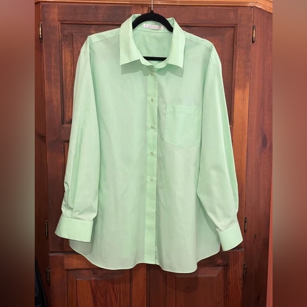 Mint Green Women's Button-Up Shirt